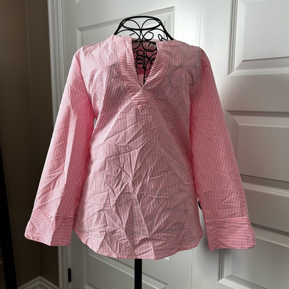 Vineyard Vines Performance Harbor Savannah Pink and White Striped Pull Over Top - Picture 2 of 6